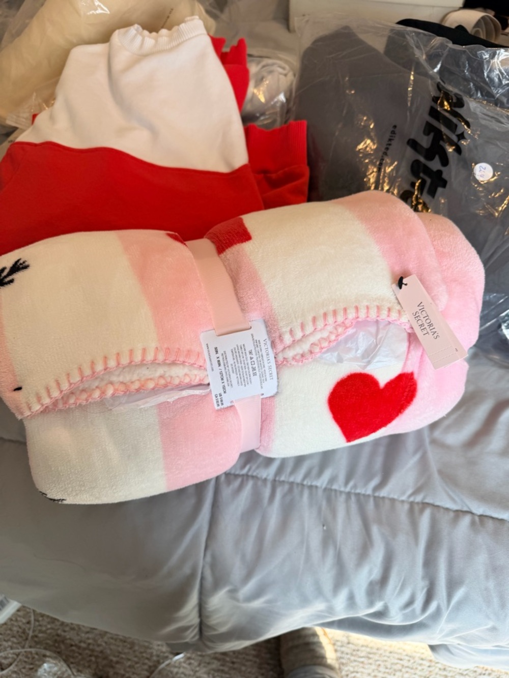 Victoria's Secret Pink & White Plush Heart Accent Blanket